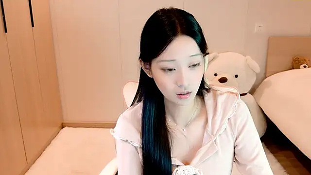 Xueb J online show from December 3, 10:39 am