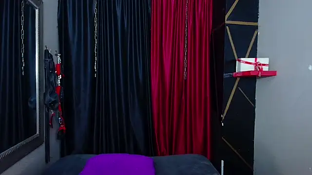 AvaLusty online show from March 3, 7:17 pm