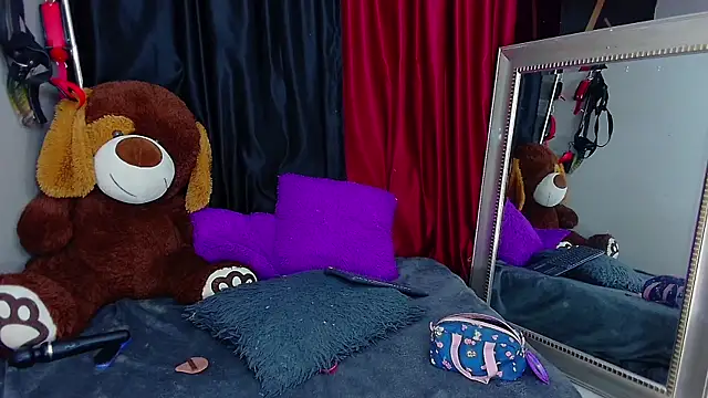 AvaLusty online show from March 9, 1:59 pm