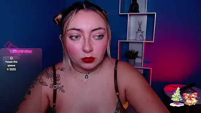 Snapshot of miaawild chatting on December 20, 8:12 pm miaawild online show from December 20, 8:12 pm