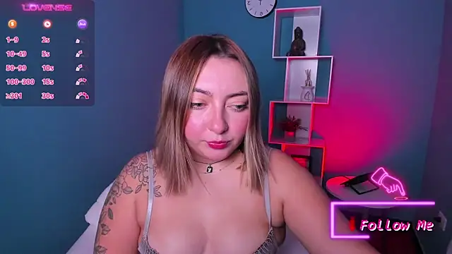 Snapshot of miaawild chatting on February 8, 8:21 pm miaawild online show from February 8, 8:21 pm