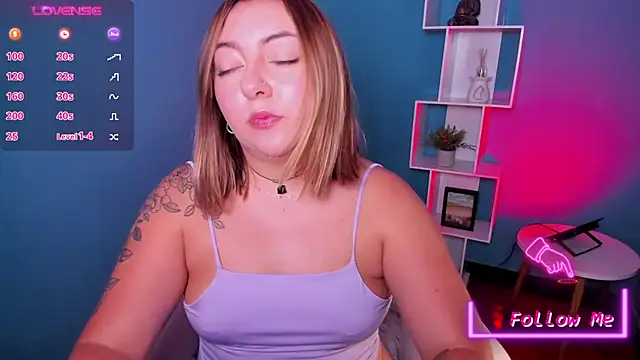 Snapshot of miaawild chatting on February 11, 11:01 pm miaawild online show from February 11, 11:01 pm