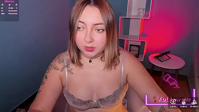 Snapshot of miaawild chatting on February 24, 8:14 pm miaawild online show from February 24, 8:14 pm