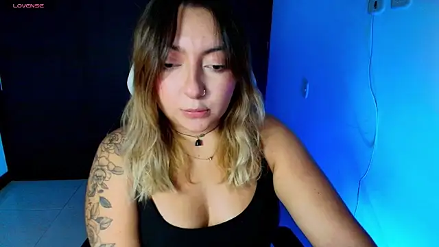 Snapshot of miaawild chatting on December 4, 12:14 pm miaawild online show from December 4, 12:14 pm