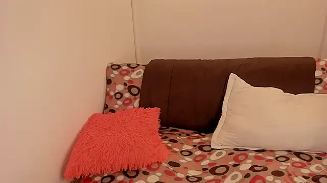 Snapshot of meganrossee69 chatting on December 18, 12:10 am meganrossee69 online show from December 18, 12:10 am