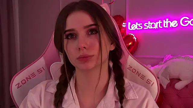 Snapshot of DianaVert chatting on February 12, 3:51 am DianaVert online show from February 12, 3:51 am