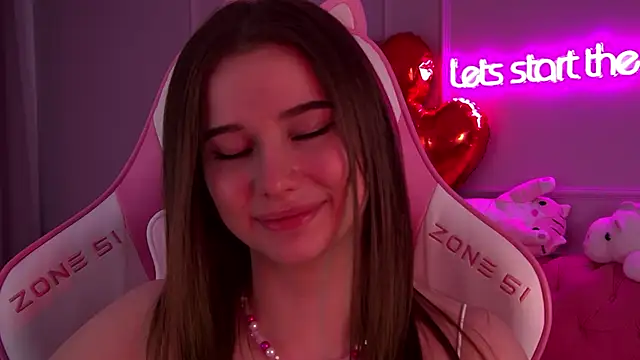 Snapshot of DianaVert chatting on February 14, 1:02 am DianaVert online show from February 14, 1:02 am