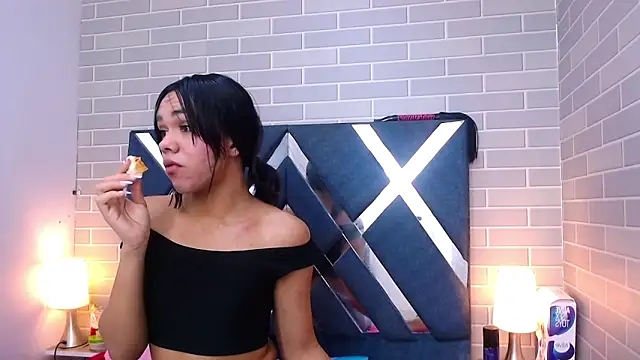 AndreaGil  online show from January 8, 4:11 pm