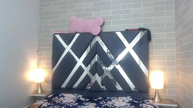 AndreaGil  online show from February 4, 12:11 pm