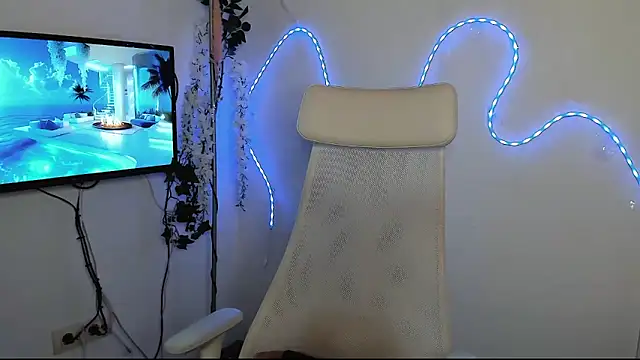 Snapshot of MiaRouge chatting on January 21, 7:04 am MiaRouge online show from January 21, 7:04 am