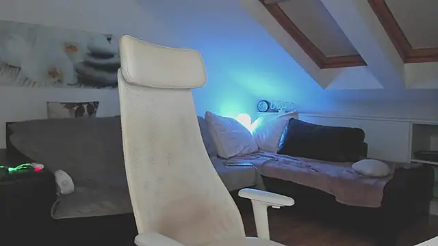 Snapshot of MiaRouge chatting on September 23, 3:20 am MiaRouge online show from September 23, 3:20 am