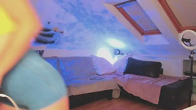 Snapshot of MiaRouge chatting on September 23, 6:11 pm MiaRouge online show from September 23, 6:11 pm