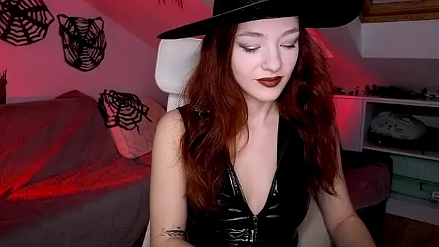 Snapshot of MiaRouge chatting on October 27, 3:43 am MiaRouge online show from October 27, 3:43 am