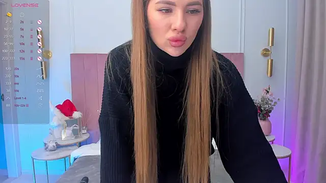 Snapshot of MilaVoxx chatting on December 8, 5:50 am MilaVoxx online show from December 8, 5:50 am