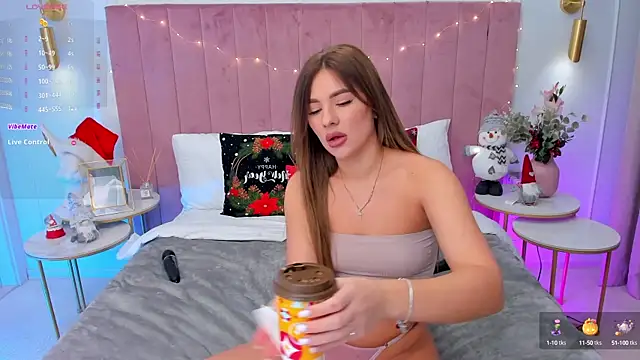 Snapshot of MilaVoxx chatting on December 15, 5:56 am MilaVoxx online show from December 15, 5:56 am