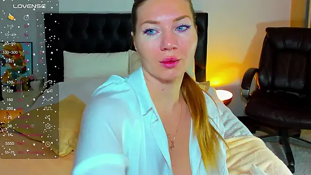 Snapshot of Goddess_Squirt_ chatting on November 15, 1:47 am Goddess Squirt online show from November 15, 1:47 am