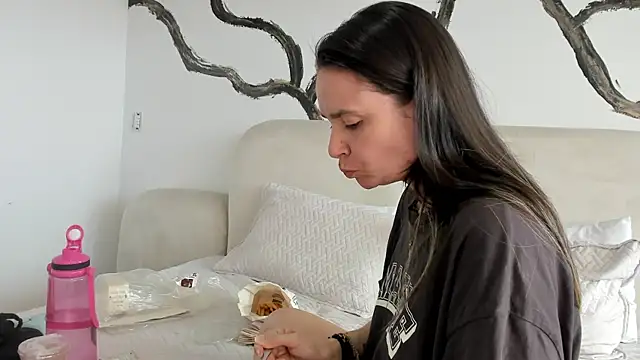 Snapshot of BridgetRodriguez chatting on January 26, 6:37 pm BridgetRodriguez online show from January 26, 6:37 pm