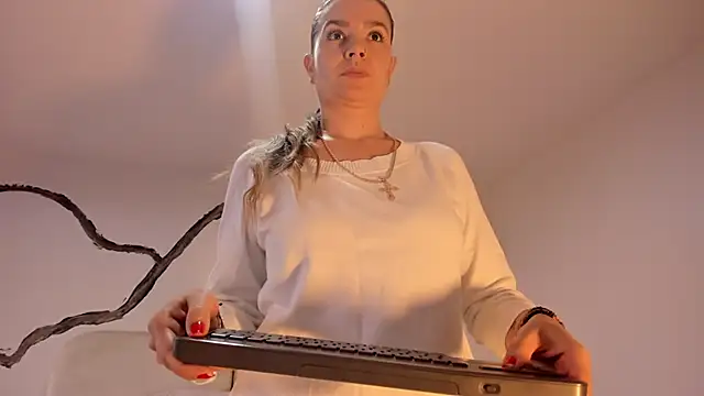 Snapshot of BridgetRodriguez chatting on January 31, 12:07 pm BridgetRodriguez online show from January 31, 12:07 pm