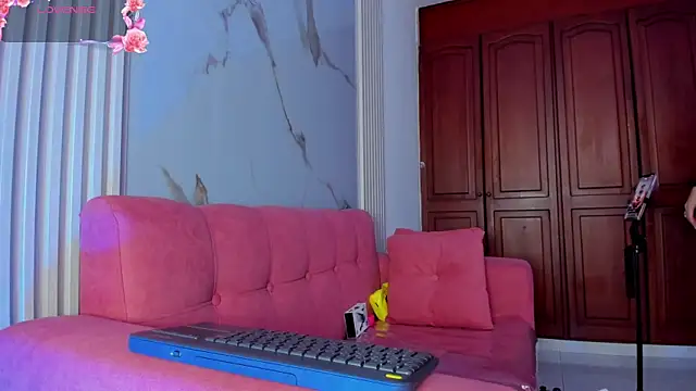 Snapshot of BridgetRodriguez chatting on October 20, 12:27 pm BridgetRodriguez online show from October 20, 12:27 pm