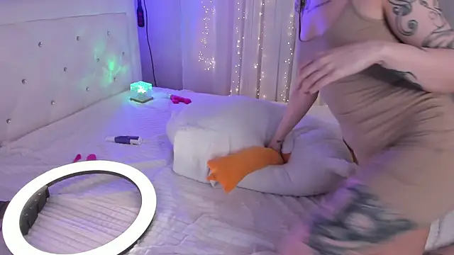 Natural pussy online show from March 7, 8:22 pm