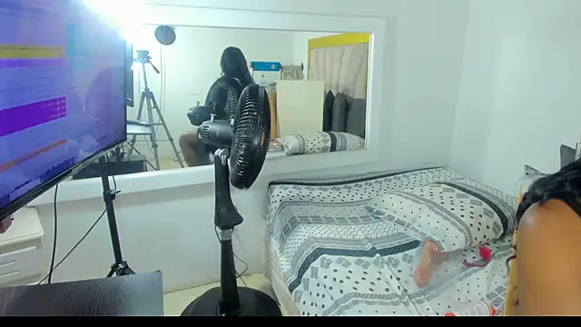 Evelonga 707 online show from January 18, 7:15 pm