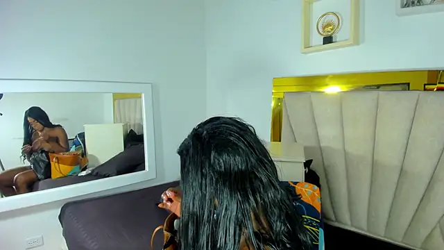 Evelonga 707 online show from March 3, 7:06 pm