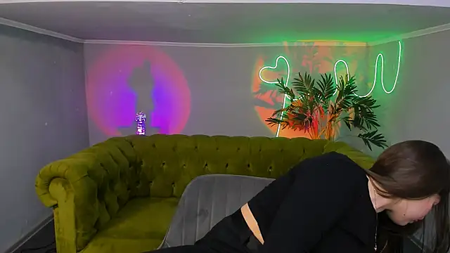  Sun Shy  online show from January 31, 9:05 am