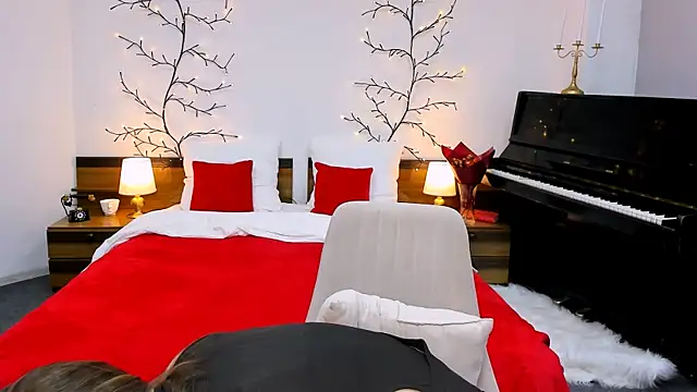  Sun Shy  online show from February 6, 7:29 pm