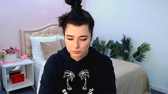  Sun Shy  online show from October 21, 10:05 am