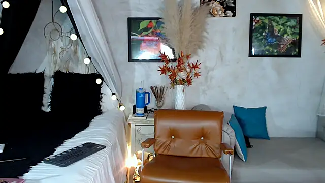 Snapshot of Kyara_Queen chatting on March 16, 6:34 pm Kyara Queen online show from March 16, 6:34 pm