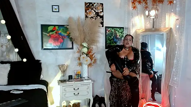 Snapshot of Kyara_Queen chatting on September 18, 7:05 pm Kyara Queen online show from September 18, 7:05 pm