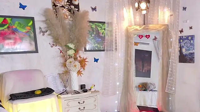 Snapshot of Kyara_Queen chatting on November 17, 5:30 pm Kyara Queen online show from November 17, 5:30 pm