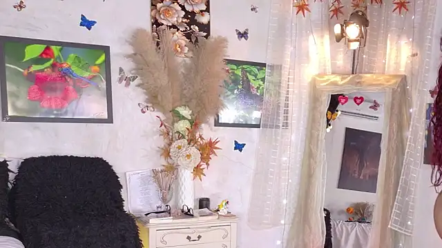 Snapshot of Kyara_Queen chatting on November 18, 6:23 pm Kyara Queen online show from November 18, 6:23 pm