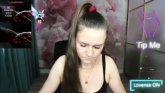 AriaGray online show from October 16, 1:45 pm