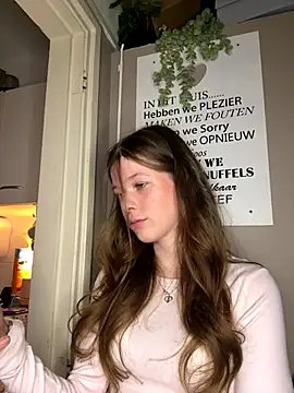 Snapshot of sophiamlf chatting on December 15, 7:29 pm sophiamlf online show from December 15, 7:29 pm