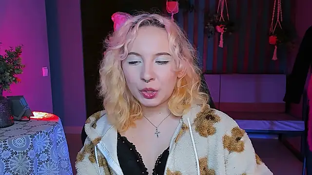 Snapshot of JasmineMilko chatting on February 23, 8:06 am JasmineMilko online show from February 23, 8:06 am