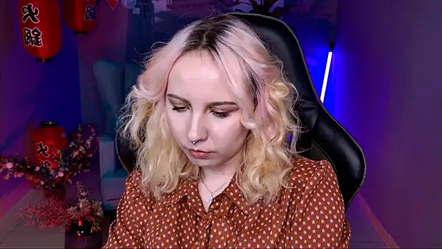 Snapshot of JasmineMilko chatting on March 18, 2:26 pm JasmineMilko online show from March 18, 2:26 pm