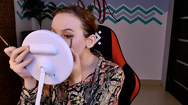 Snapshot of JasmineMilko chatting on October 21, 5:19 am JasmineMilko online show from October 21, 5:19 am