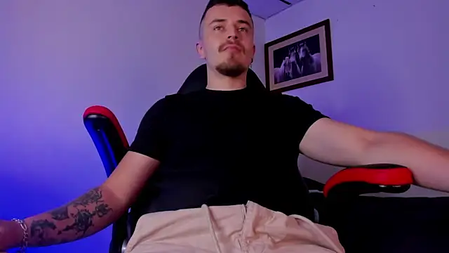 Snapshot of james_connor2 chatting on December 20, 6:45 pm james connor2 online show from December 20, 6:45 pm