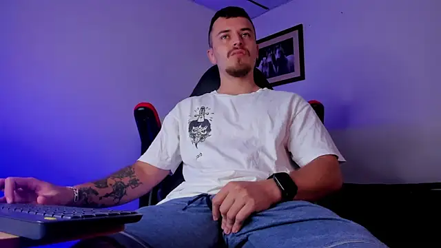 Snapshot of james_connor2 chatting on December 26, 9:15 pm james connor2 online show from December 26, 9:15 pm