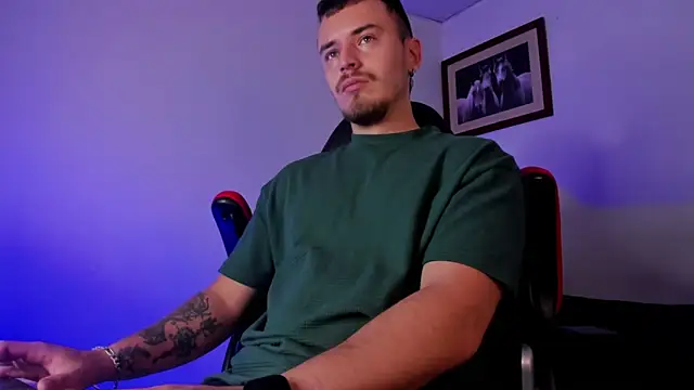 Snapshot of james_connor2 chatting on December 29, 2:10 pm james connor2 online show from December 29, 2:10 pm