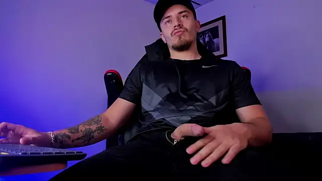 Snapshot of james_connor2 chatting on December 30, 6:49 pm james connor2 online show from December 30, 6:49 pm