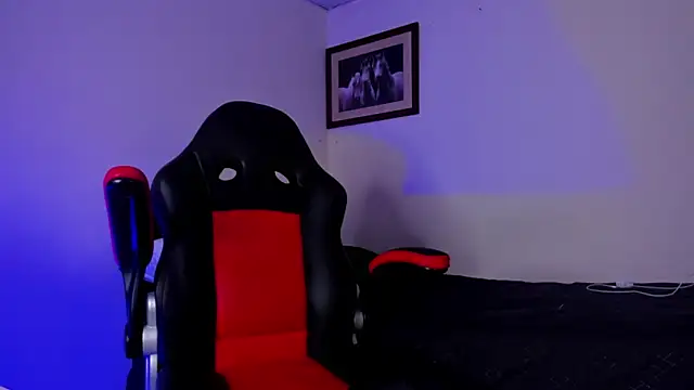 Snapshot of james_connor2 chatting on January 3, 6:35 pm james connor2 online show from January 3, 6:35 pm