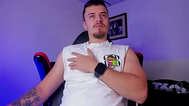 Snapshot of james_connor2 chatting on January 4, 6:51 pm james connor2 online show from January 4, 6:51 pm