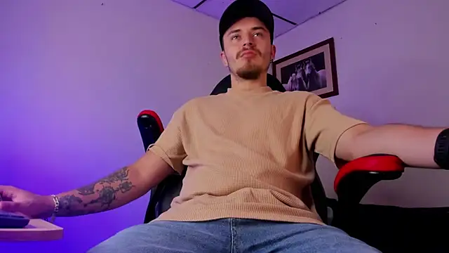 Snapshot of james_connor2 chatting on January 11, 6:54 pm james connor2 online show from January 11, 6:54 pm