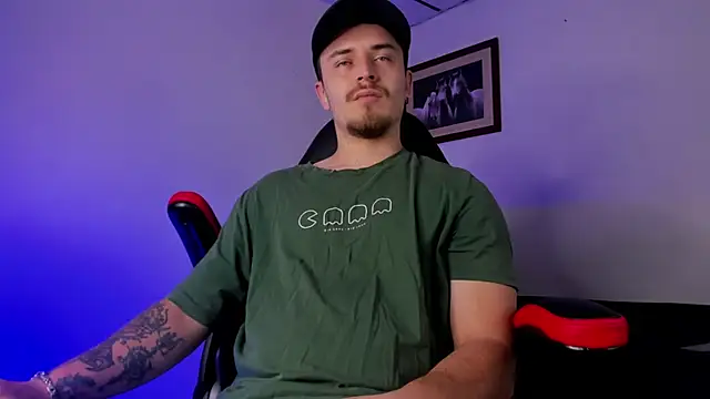 Snapshot of james_connor2 chatting on January 15, 7:01 pm james connor2 online show from January 15, 7:01 pm