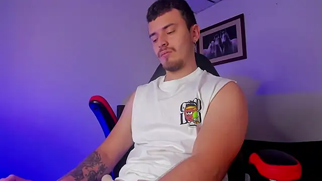 Snapshot of james_connor2 chatting on January 17, 5:19 pm james connor2 online show from January 17, 5:19 pm