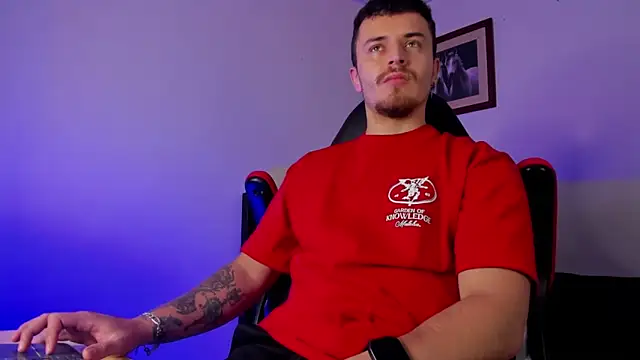 Snapshot of james_connor2 chatting on January 18, 6:43 pm james connor2 online show from January 18, 6:43 pm