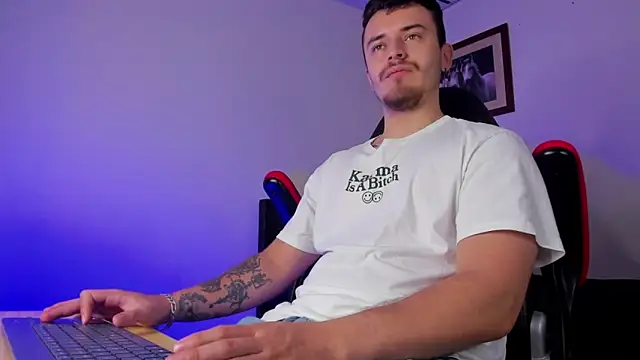 Snapshot of james_connor2 chatting on January 19, 2:28 pm james connor2 online show from January 19, 2:28 pm