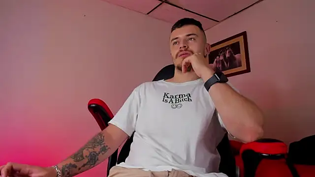 Snapshot of james_connor2 chatting on January 29, 7:00 pm james connor2 online show from January 29, 7:00 pm